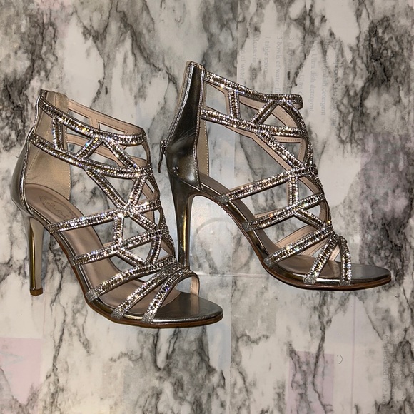 Size 8 Italina formal 3" heels Silver with rhinestones - Picture 5 of 6